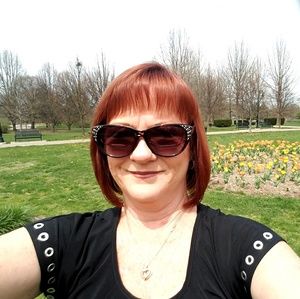 Meet your Posher, Suzanne